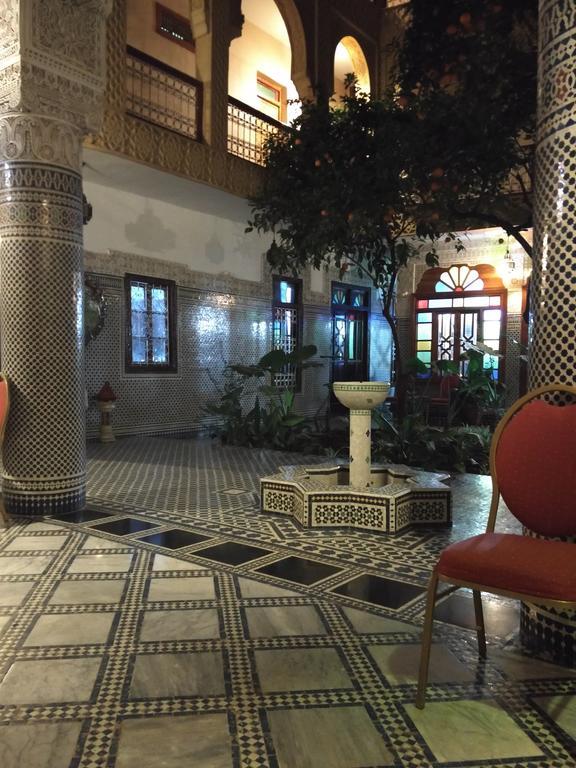 Riad Les Chrifis Navette Aeroport 24 Sur 24 Фес Екстериор снимка